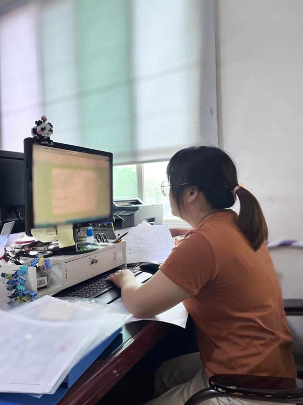活动照片-062402.jpg